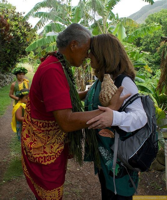 Greeting Anakala Pilipo with a traditional honi.