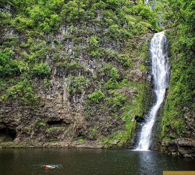 The bottom half of Mo'oula Waterfall in Halawa Valley